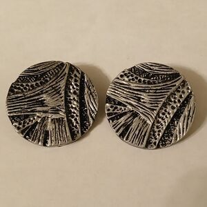 Vtg Large Art Deco Inspired Style Textured Round Silver Tone Clip-On Earrings